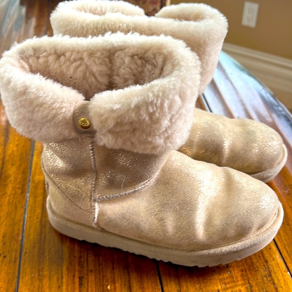 COPY - UGG boots girls size 3! Gold color - Picture 1 of 5